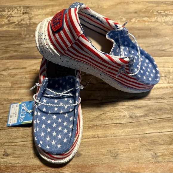 Hey Dude Wally Youth Patriotic Stars And Stripes Unisex Shoes Y3-L4 USA NWT - Picture 2 of 7